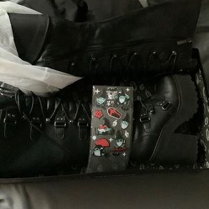 Kill star boots brand new comes wit stickers